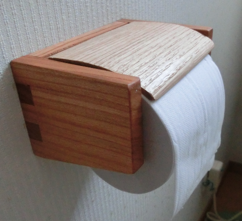 ToiletPaperHolder1
