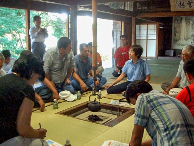 「2005年：（独）国際協力機構（JICA）が実施している農業研修の研修員視察」の写真